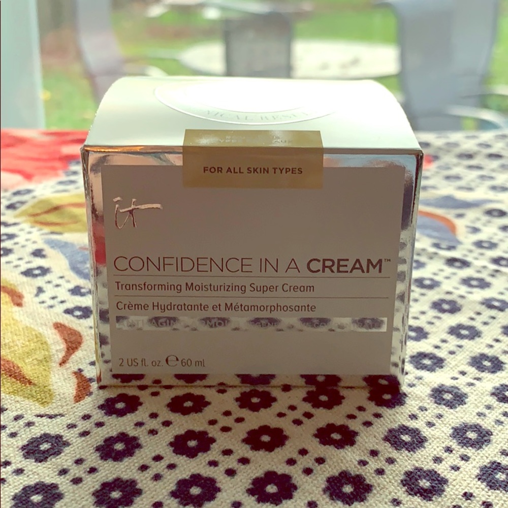It cosmetics confidence in a cream